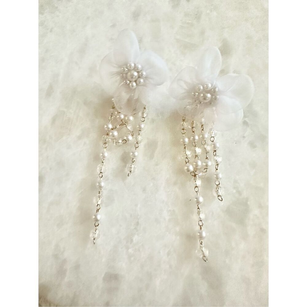 White flower with pearl dangle earrings 